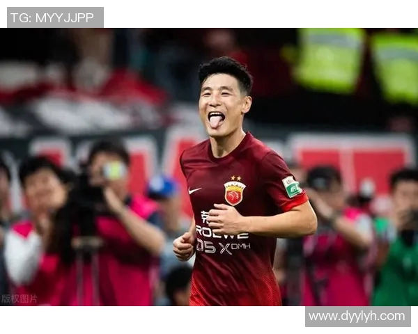 武磊赛场爆发小插曲，裁判如何处理？